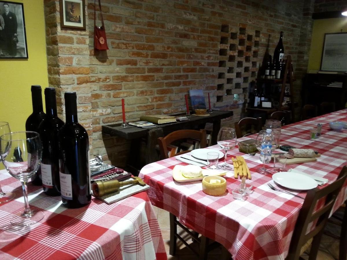 Ca Trifolera Barbaresco - Romantico Cascinale Con Antica Cantina Nel Cuore Delle Langhe - Degustazione Vini Nella Nostra Cantina Luaran gambar