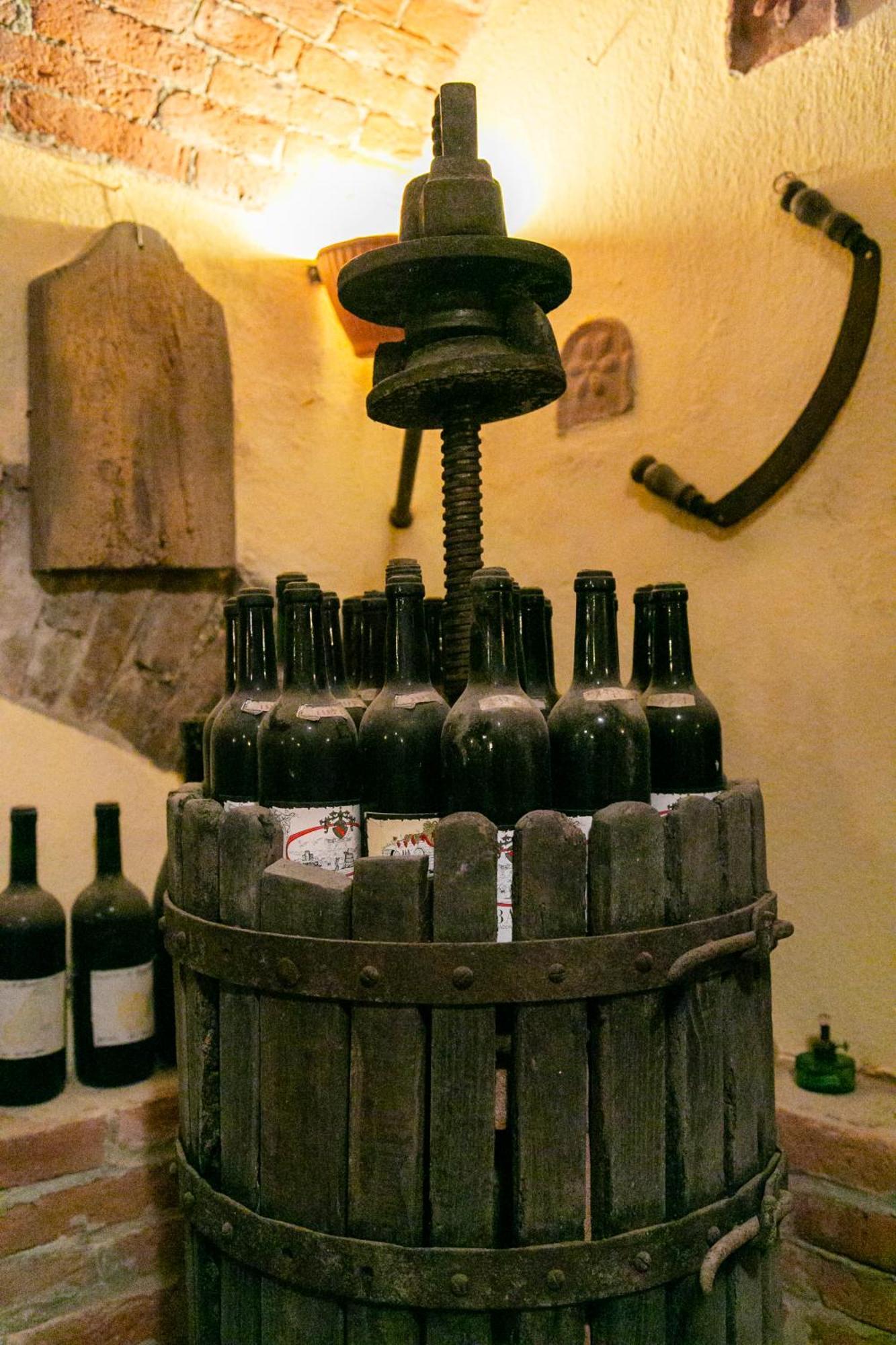 Ca Trifolera Barbaresco - Romantico Cascinale Con Antica Cantina Nel Cuore Delle Langhe - Degustazione Vini Nella Nostra Cantina Luaran gambar