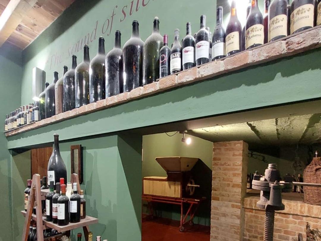 Ca Trifolera Barbaresco - Romantico Cascinale Con Antica Cantina Nel Cuore Delle Langhe - Degustazione Vini Nella Nostra Cantina Luaran gambar